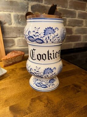 1950’s - 1960’s Vintage Blue Onion Floral 'Cookies' Ceramic Canister